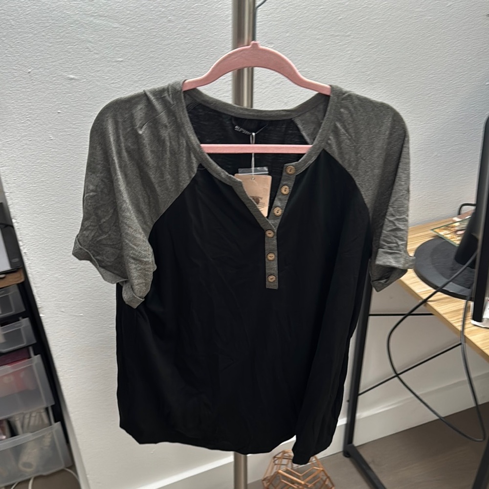 NWT BloomChic Black and Gray Raglan T-Shirt